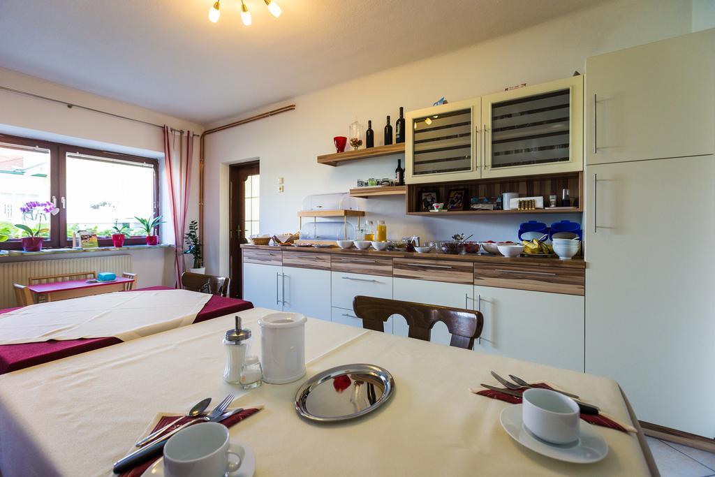 Gaestehaus - Doris - Wenzl Mörbisch am See Esterno foto