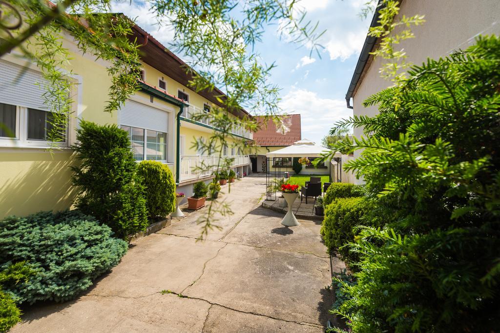 Gaestehaus - Doris - Wenzl Mörbisch am See Esterno foto