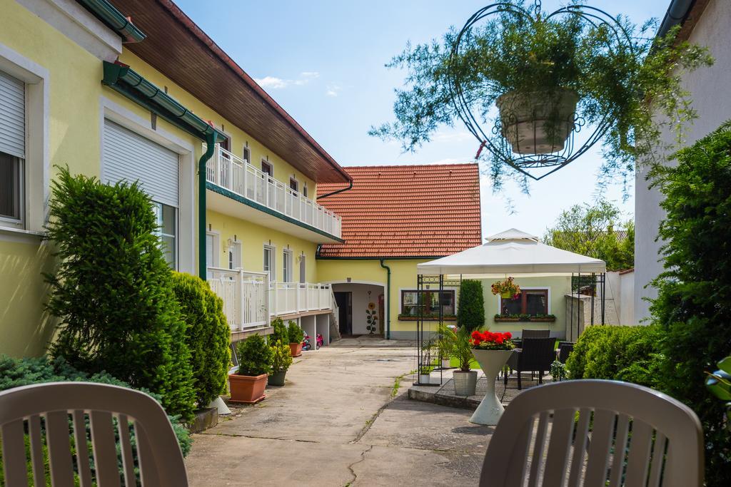 Gaestehaus - Doris - Wenzl Mörbisch am See Esterno foto