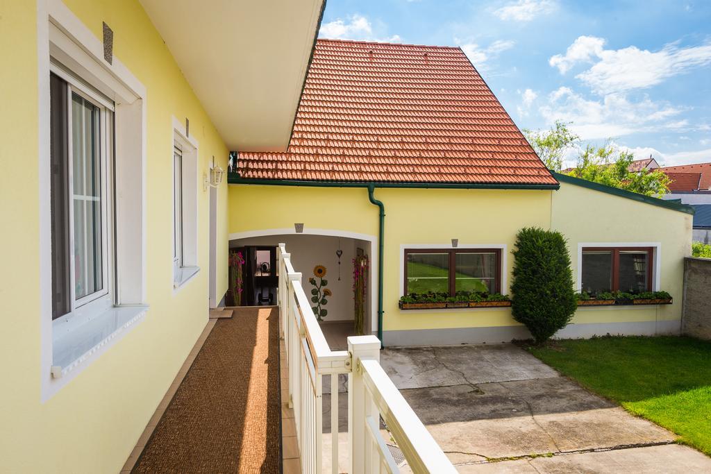 Gaestehaus - Doris - Wenzl Mörbisch am See Esterno foto