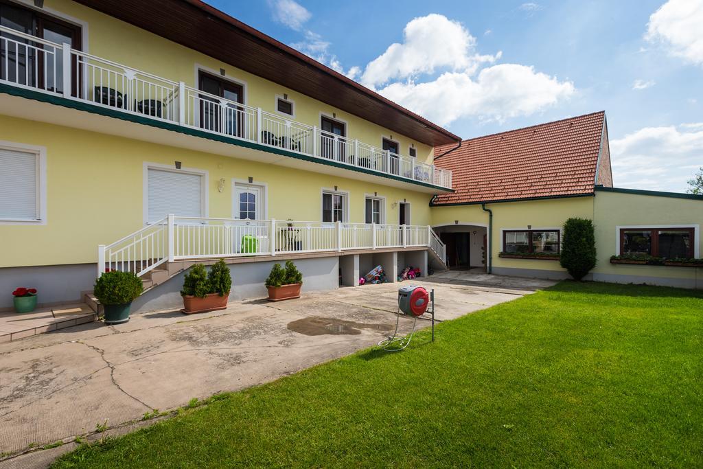 Gaestehaus - Doris - Wenzl Mörbisch am See Esterno foto